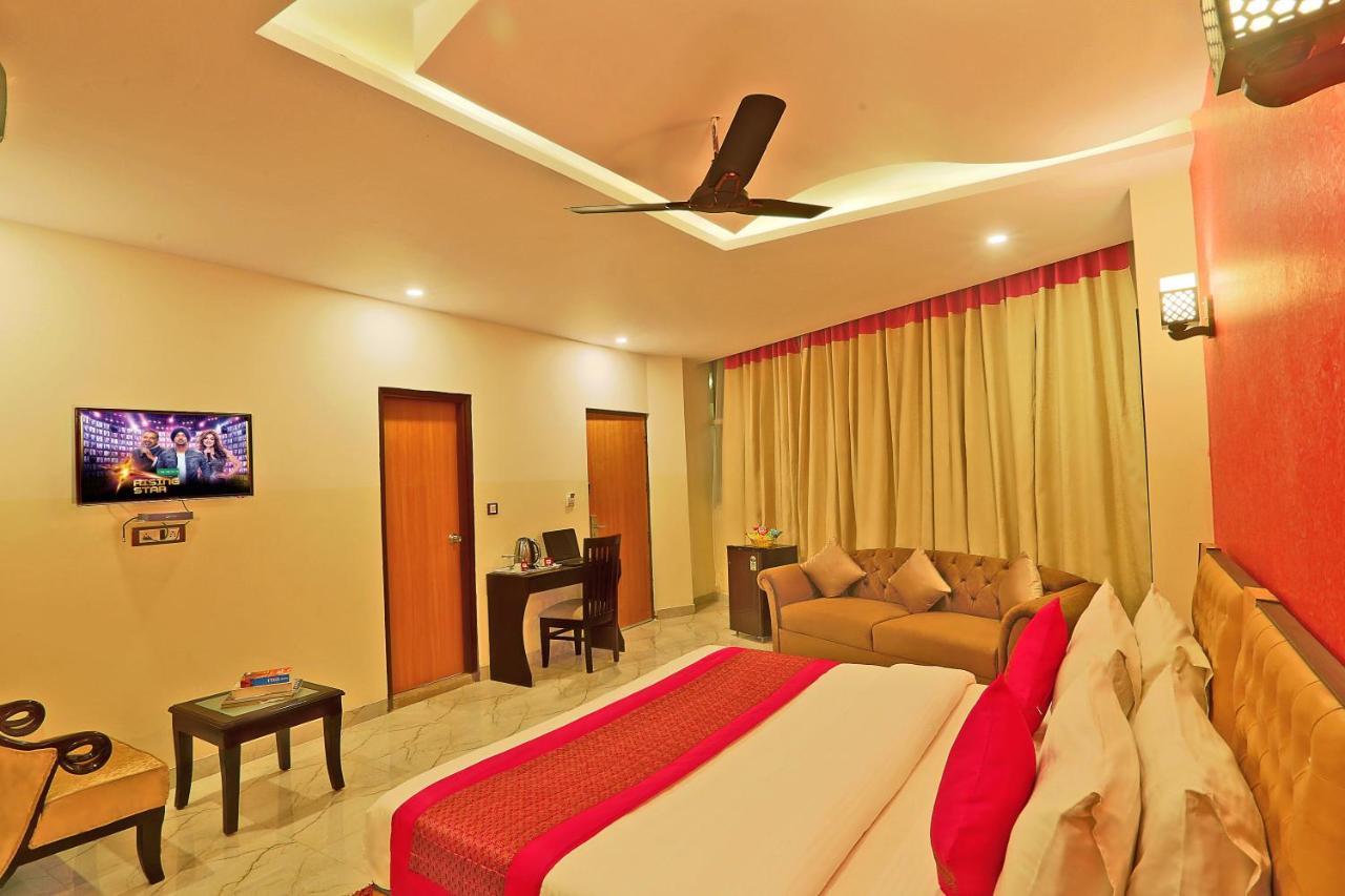 Hotel Airport City New Delhi Buitenkant foto
