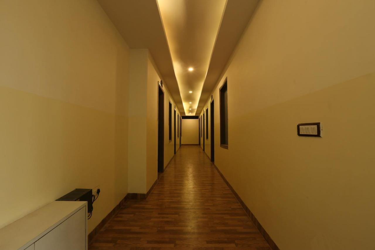 Hotel Airport City New Delhi Buitenkant foto