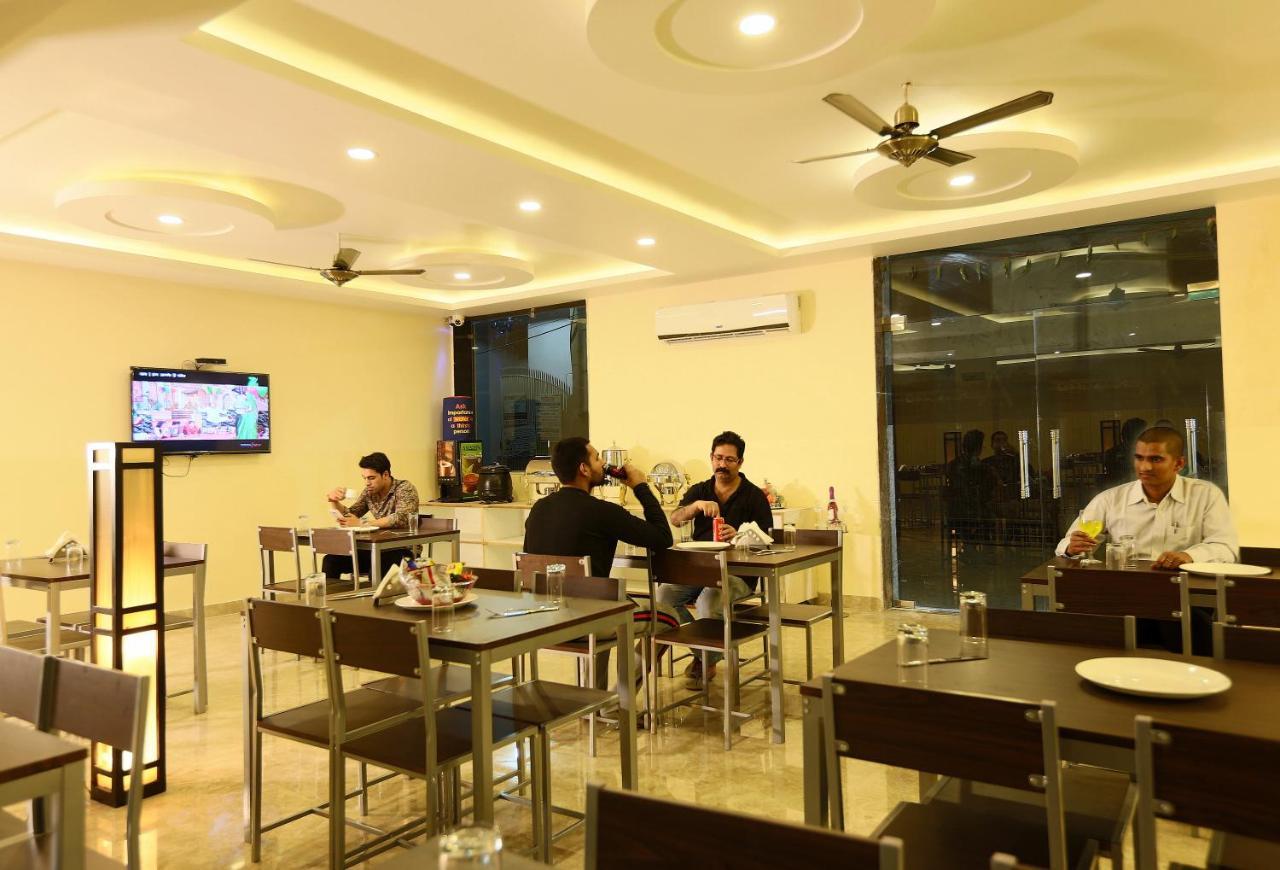 Hotel Airport City New Delhi Buitenkant foto
