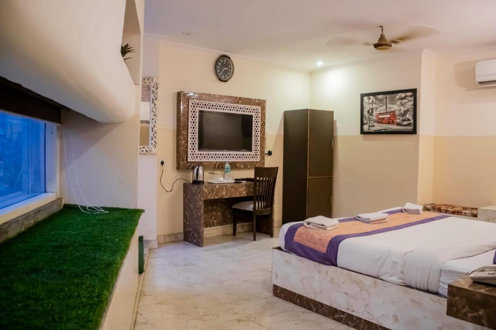 Hotel Airport City New Delhi Buitenkant foto