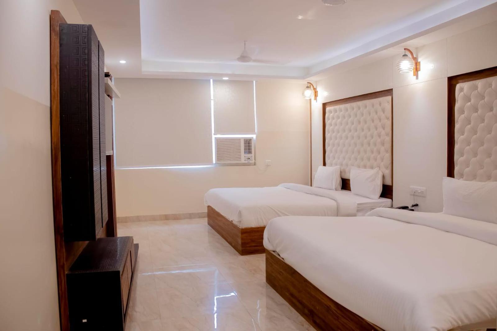Hotel Airport City New Delhi Buitenkant foto