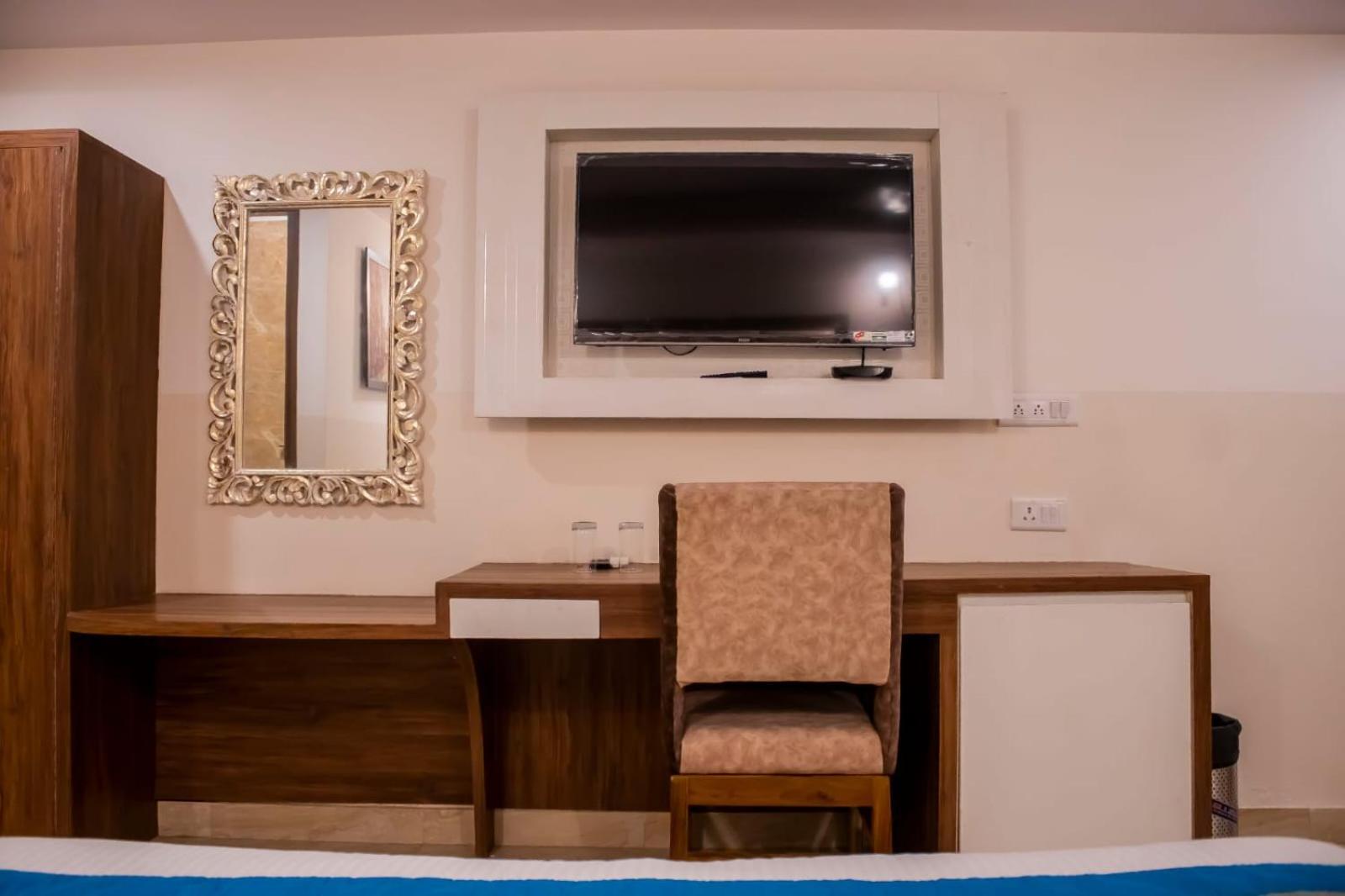 Hotel Airport City New Delhi Buitenkant foto