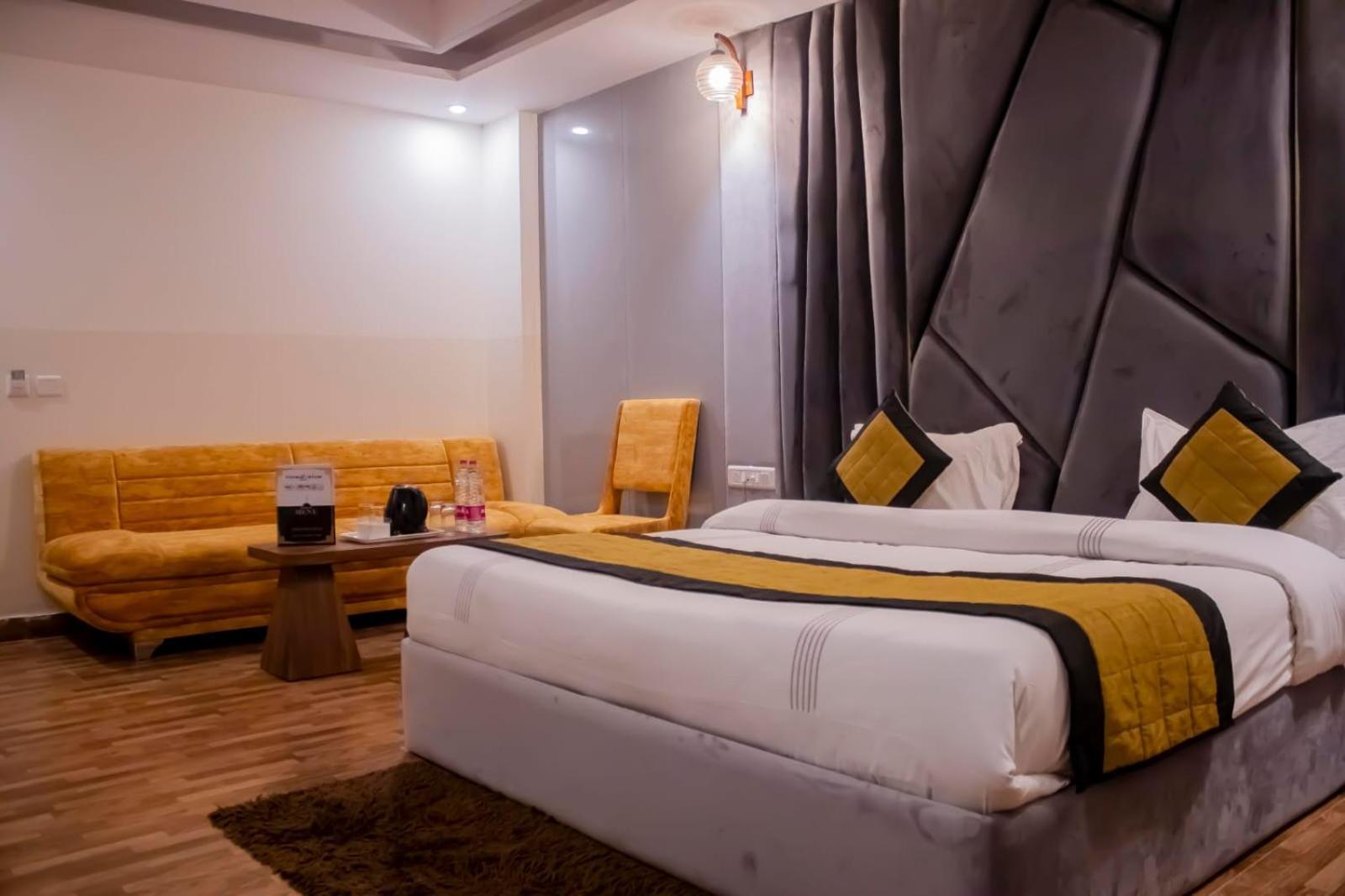Hotel Airport City New Delhi Buitenkant foto