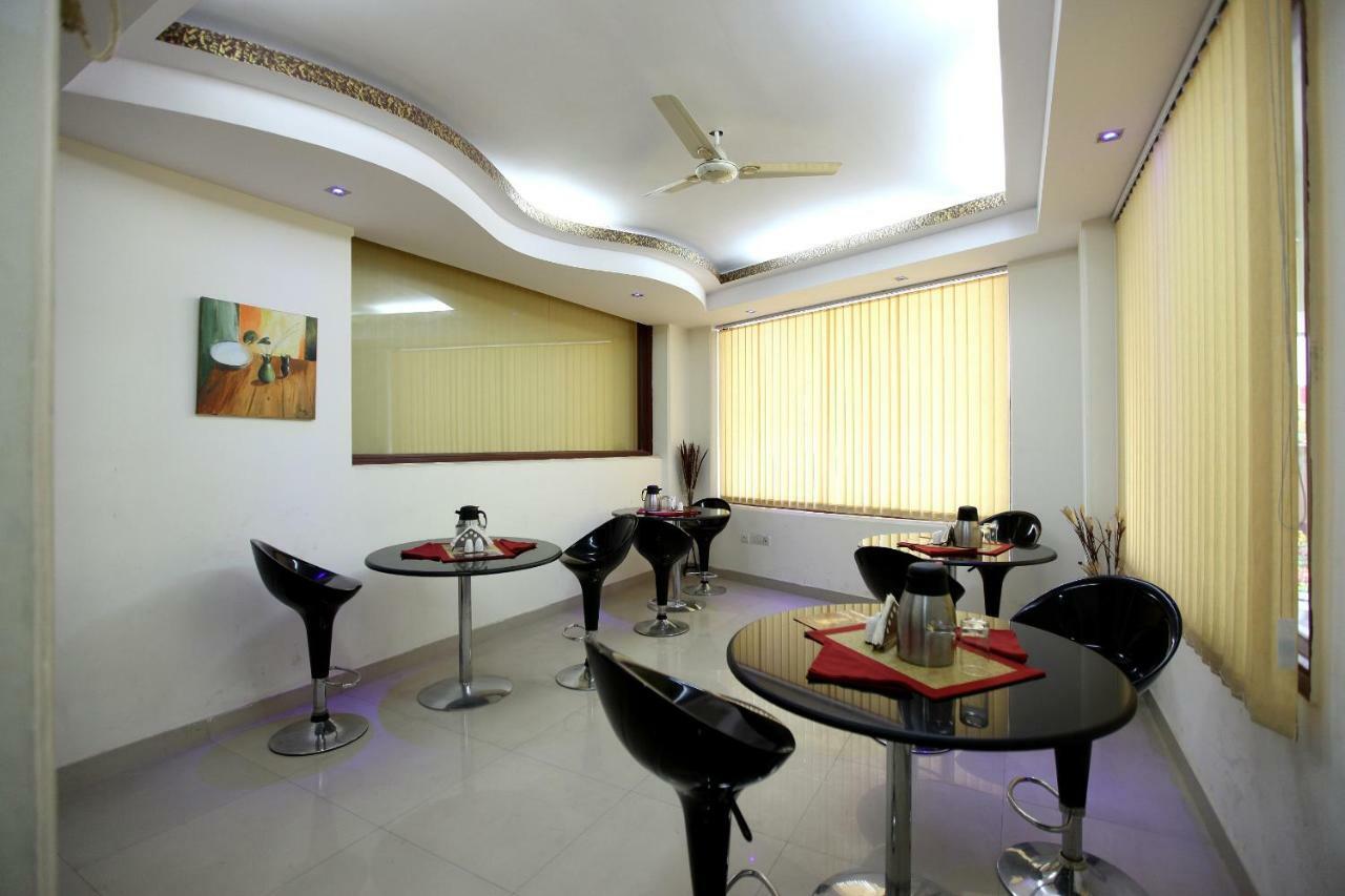 Hotel Airport City New Delhi Buitenkant foto