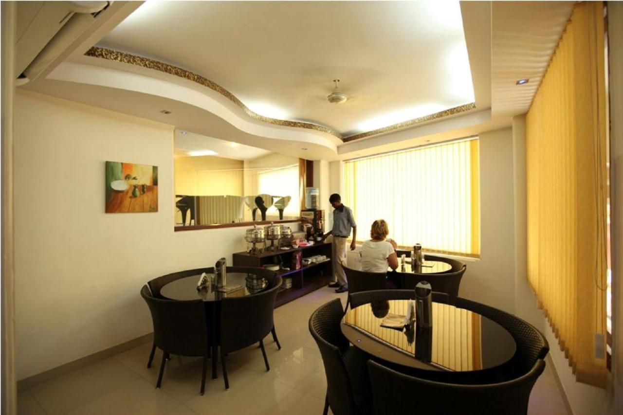 Hotel Airport City New Delhi Buitenkant foto